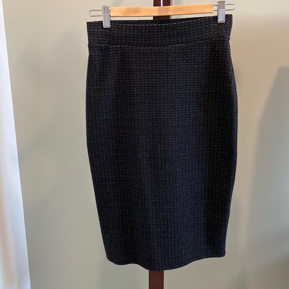 BCBG Size Small Gray Chevron Pencil Skirt